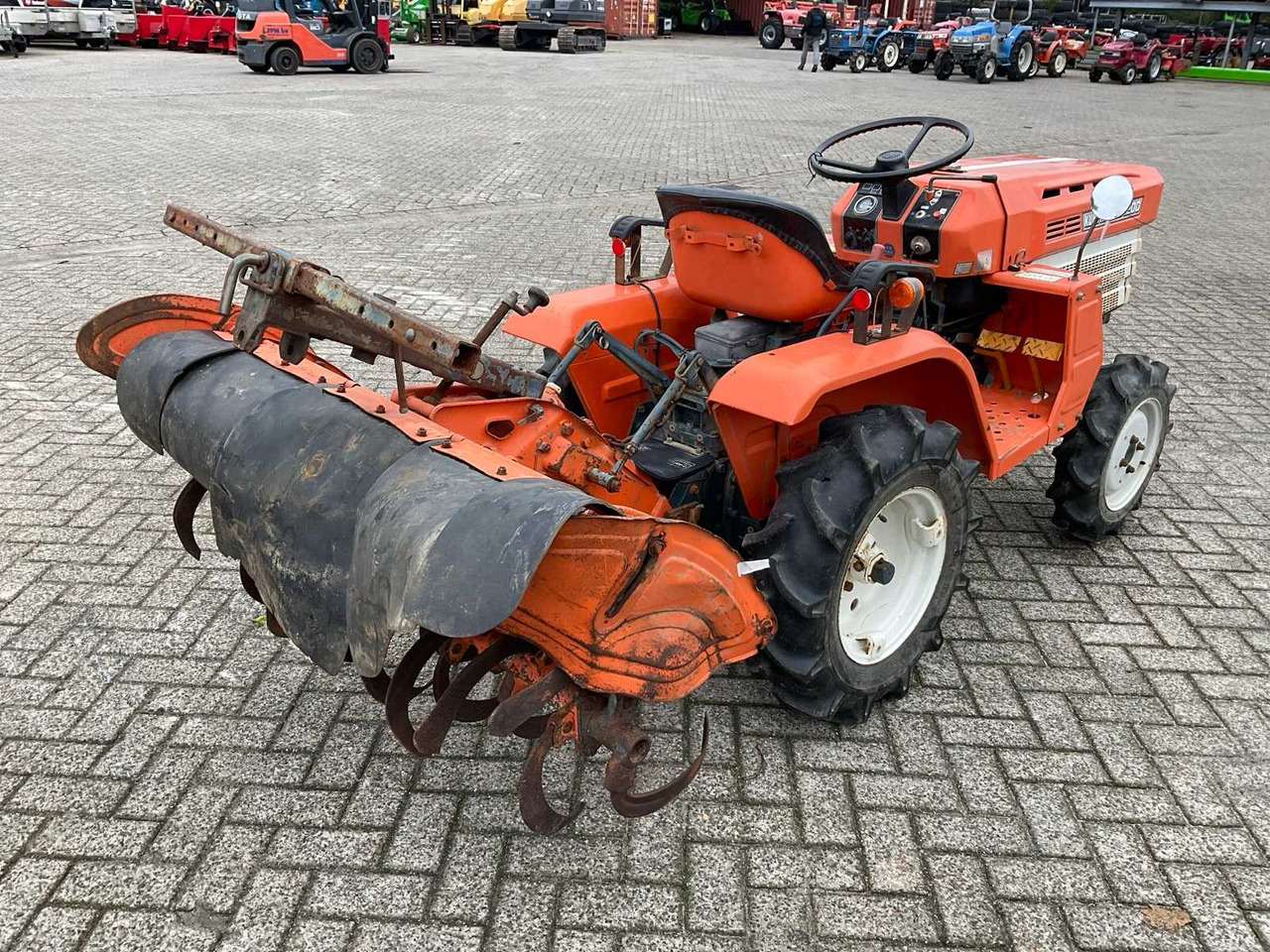 Kubota B1200 - Мини трактор: слика 3 Kubota B1200 - Мини трактор: слика 3
