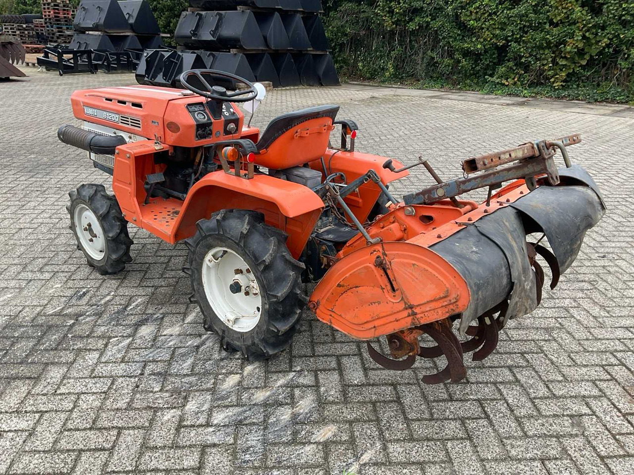 Kubota B1200 - Мини трактор: слика 2 Kubota B1200 - Мини трактор: слика 2