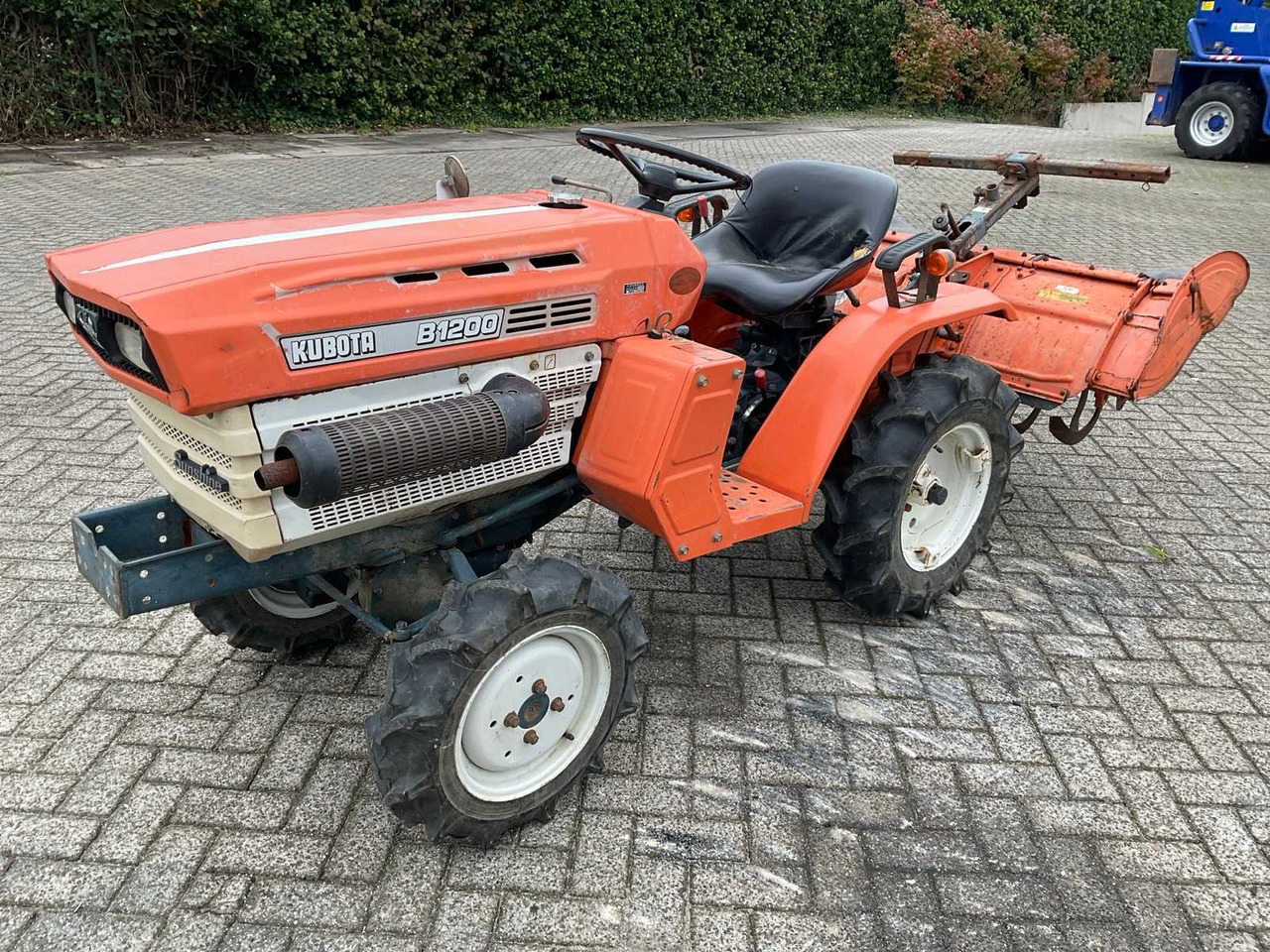 Kubota B1200 - Мини трактор: слика 1 Kubota B1200 - Мини трактор: слика 1