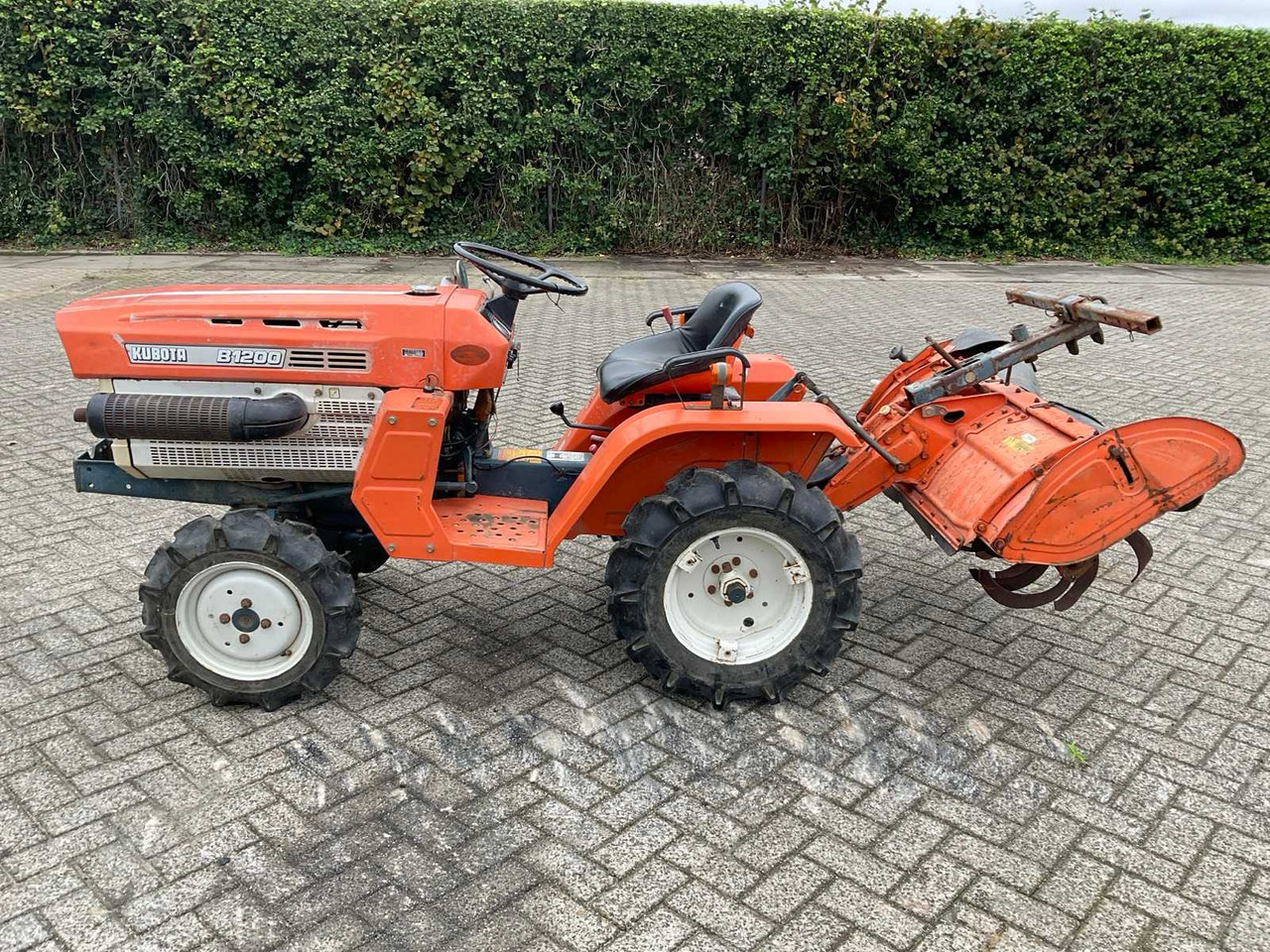 Kubota B1200 - Мини трактор: слика 5 Kubota B1200 - Мини трактор: слика 5