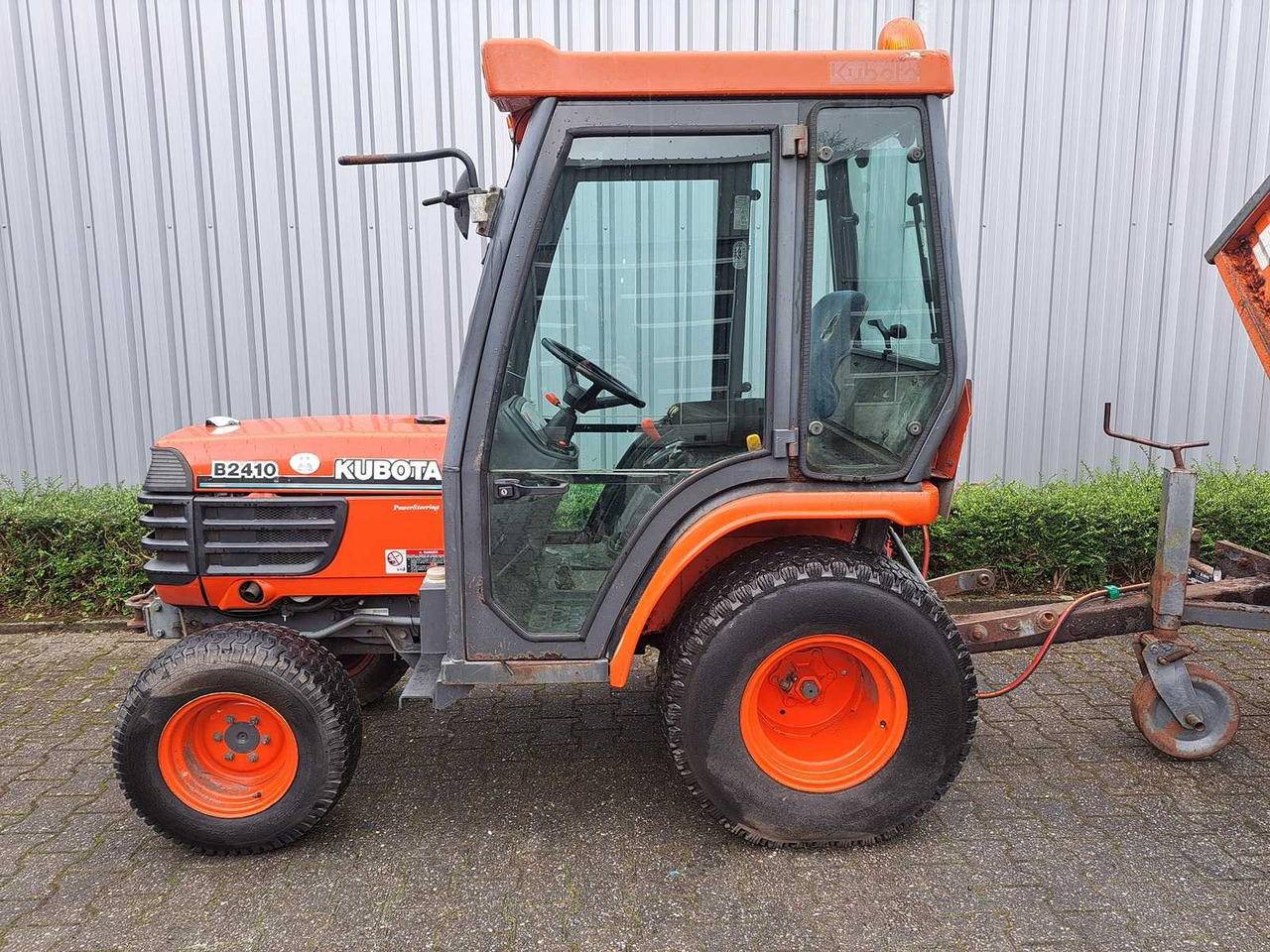 Kubota B2410 - Мини трактор: слика 4 Kubota B2410 - Мини трактор: слика 4