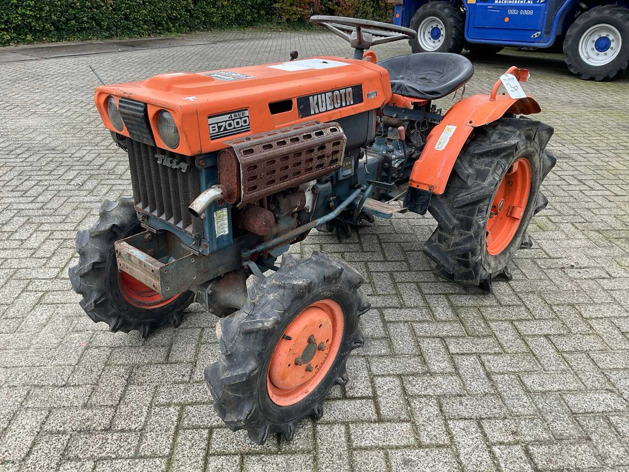 Kubota B7000 - Мини трактор: слика 1 Kubota B7000 - Мини трактор: слика 1