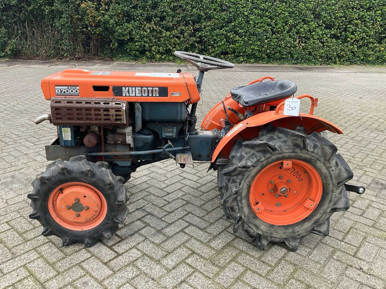 Kubota B7000 - Мини трактор: слика 5 Kubota B7000 - Мини трактор: слика 5
