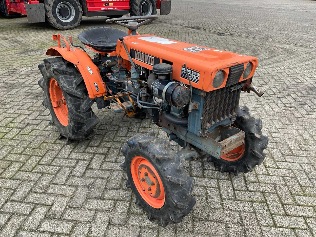 Kubota B7000 - Мини трактор: слика 4 Kubota B7000 - Мини трактор: слика 4