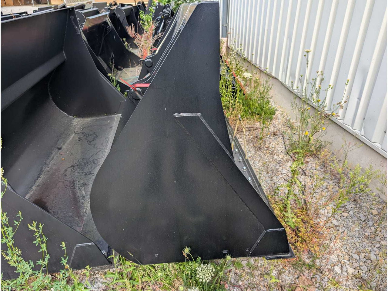 LIGHT MATERIAL SHOVEL WITH LOWER SIGN. SHARE 1950MM/1.20 CBM - Натоварувач на тркала: слика 3 LIGHT MATERIAL SHOVEL WITH LOWER SIGN. SHARE 1950MM/1.20 CBM - Натоварувач на тркала: слика 3