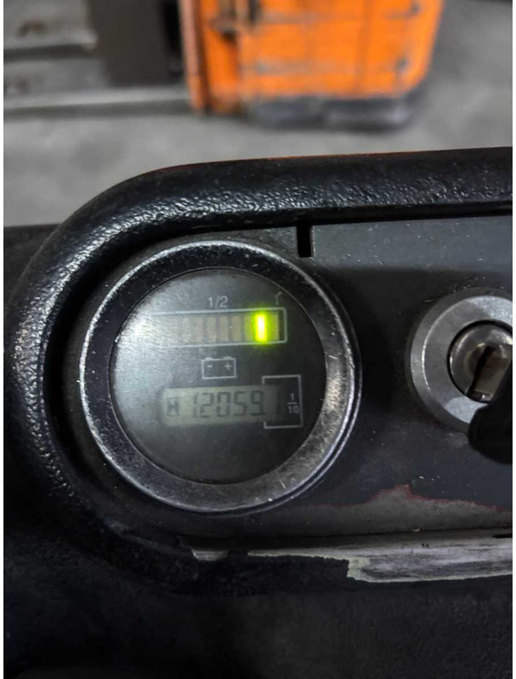 LINDE - L 16 - REACH FORKLIFT - 1999 - Вилушкар: слика 4 LINDE - L 16 - REACH FORKLIFT - 1999 - Вилушкар: слика 4