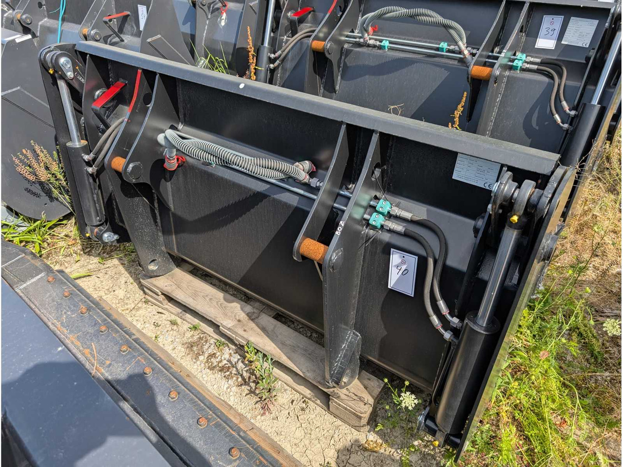 LSB - UNI BUCKET WITH TEETH - AS - 1850 MM - 0.8 CBM - 2023 - BUCKETS - Натоварувач на тркала: слика 1 LSB - UNI BUCKET WITH TEETH - AS - 1850 MM - 0.8 CBM - 2023 - BUCKETS - Натоварувач на тркала: слика 1