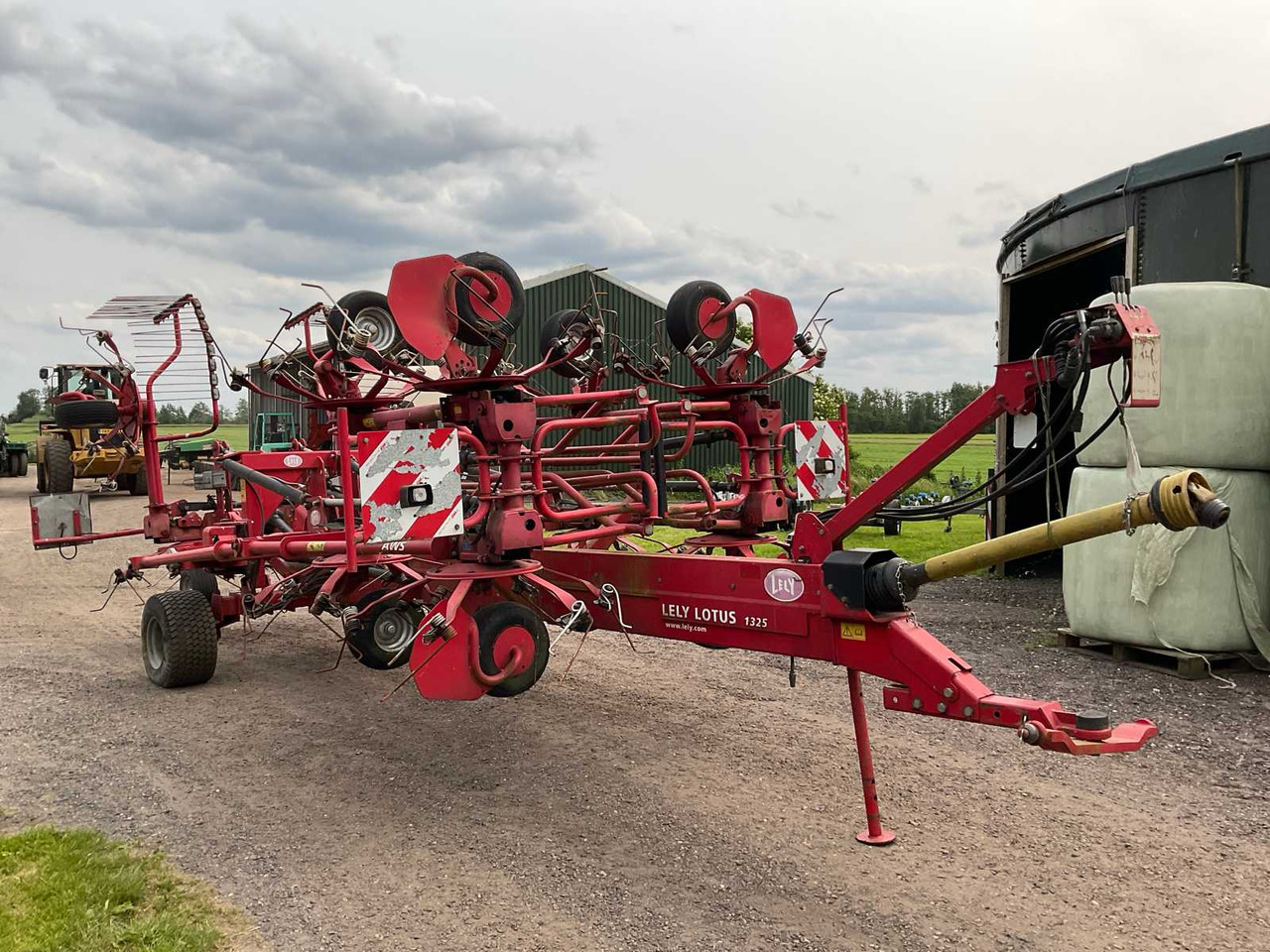 Lely Lotus 1325 - Превртувачка опрема: слика 4 Lely Lotus 1325 - Превртувачка опрема: слика 4