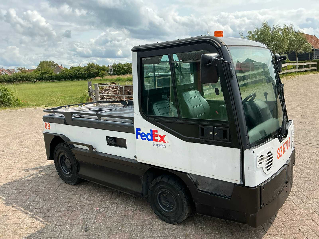 Linde P250 - Општински трактор: слика 4 Linde P250 - Општински трактор: слика 4