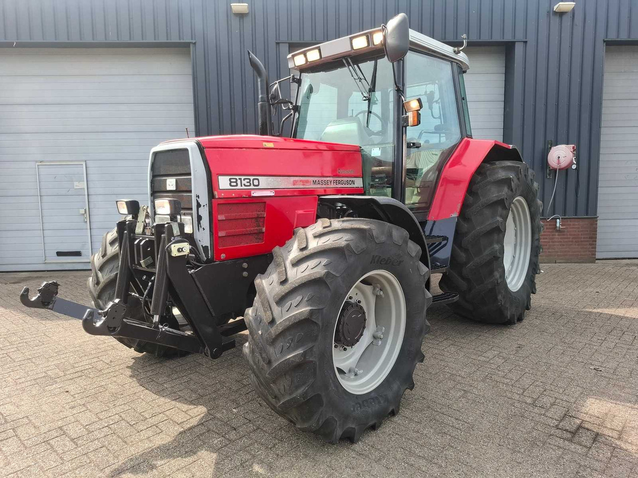 Massey Ferguson 8130 Dynashift - Трактор: слика 1 Massey Ferguson 8130 Dynashift - Трактор: слика 1