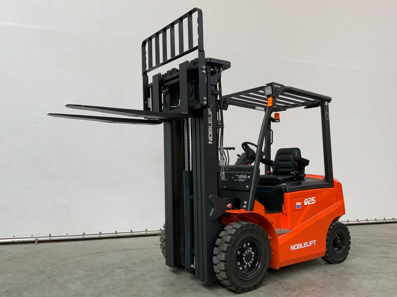 NOBLELIFT - 2024 - Q25-SERIES - 2.5T FORKLIFT ADJUSTABLE FORKS 4.8M - Вилушкар: слика 2 NOBLELIFT - 2024 - Q25-SERIES - 2.5T FORKLIFT ADJUSTABLE FORKS 4.8M - Вилушкар: слика 2