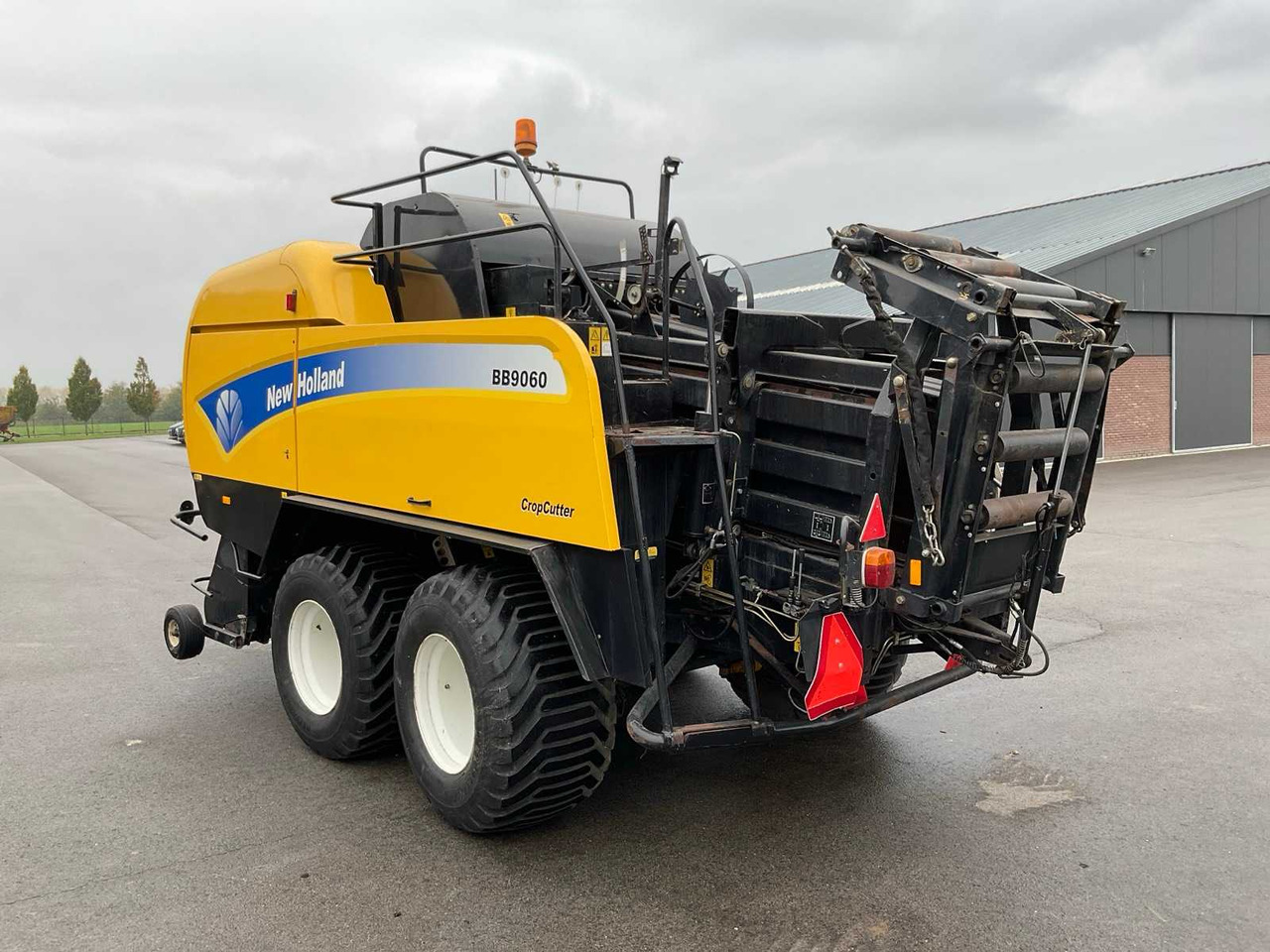New Holland BB 9060 - Балирка за квадратни бали: слика 5 New Holland BB 9060 - Балирка за квадратни бали: слика 5
