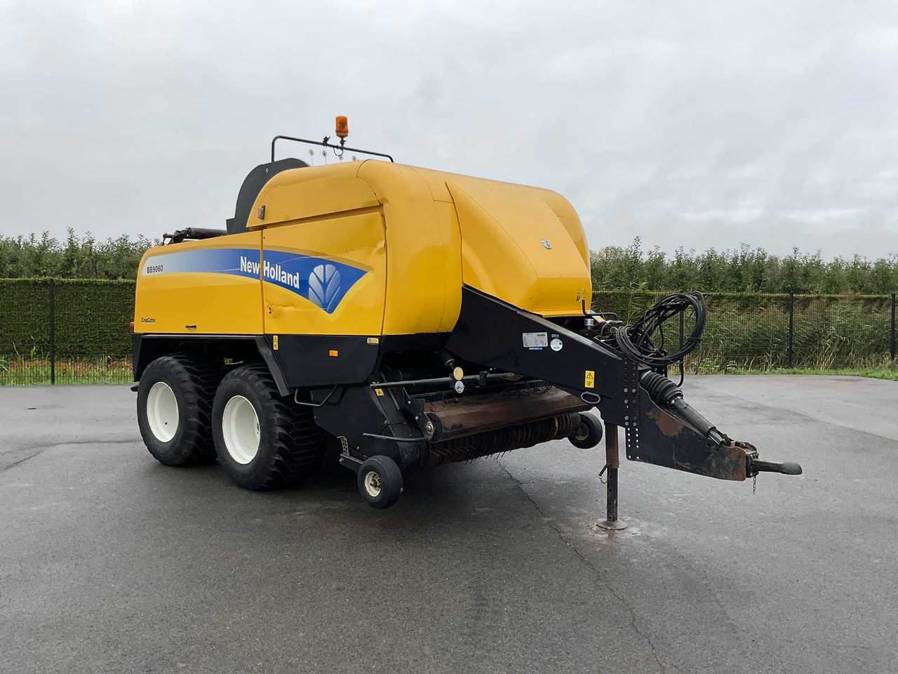 New Holland BB 9060 - Балирка за квадратни бали: слика 1 New Holland BB 9060 - Балирка за квадратни бали: слика 1