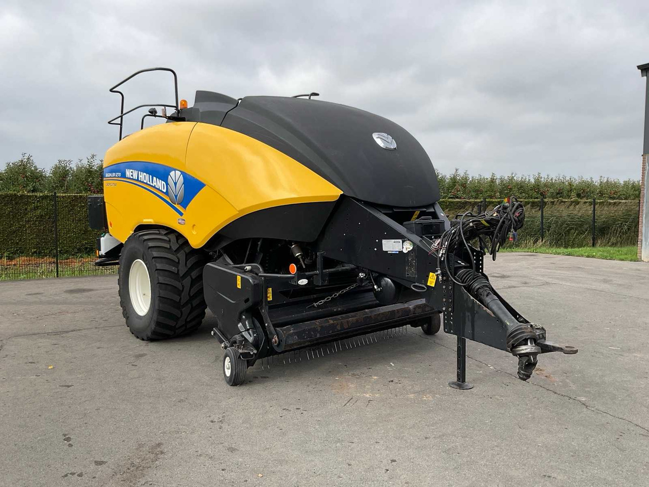 New Holland Bigbaler 1270 - Балирка за квадратни бали: слика 1 New Holland Bigbaler 1270 - Балирка за квадратни бали: слика 1