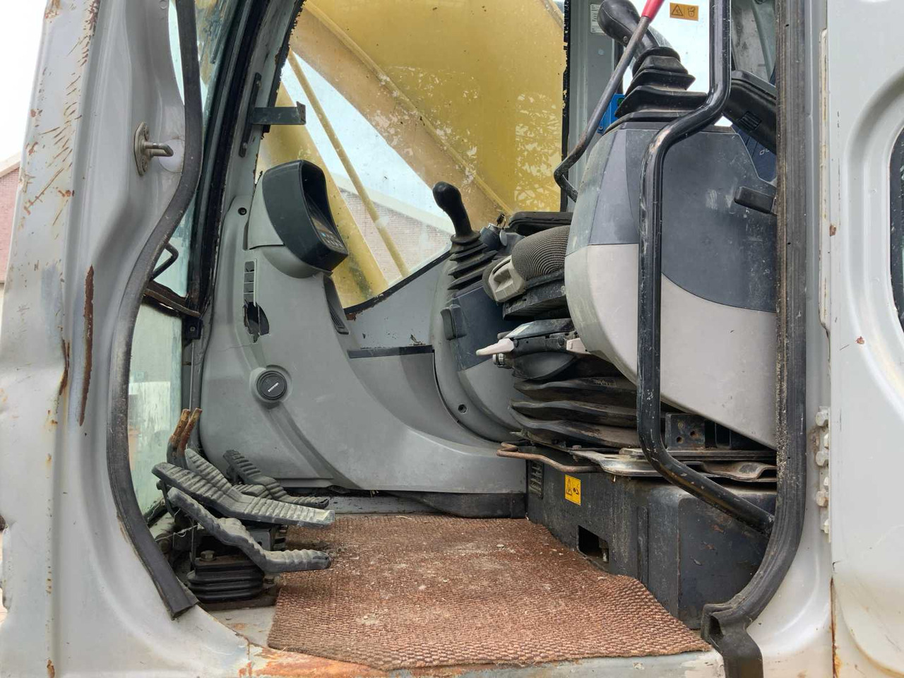 Багер гасеничар New Holland Kobelco E225BSR: слика 13