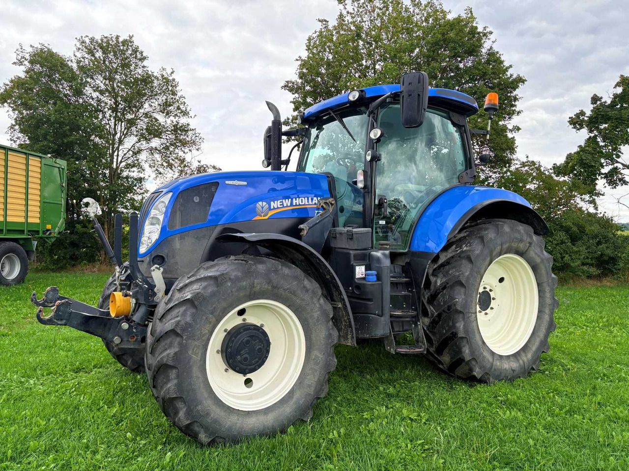 New Holland T7.210 AC - Трактор: слика 2 New Holland T7.210 AC - Трактор: слика 2