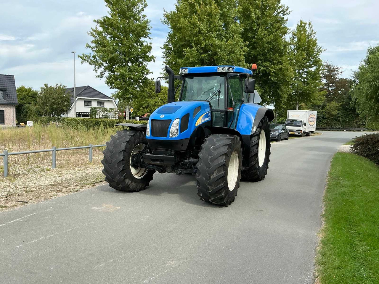 New Holland TVT145 - Трактор: слика 2 New Holland TVT145 - Трактор: слика 2