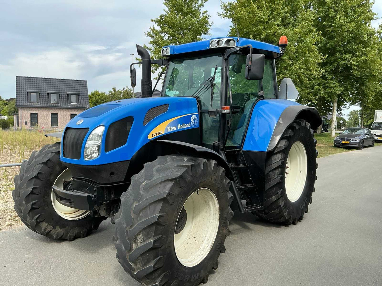New Holland TVT145 - Трактор: слика 1 New Holland TVT145 - Трактор: слика 1