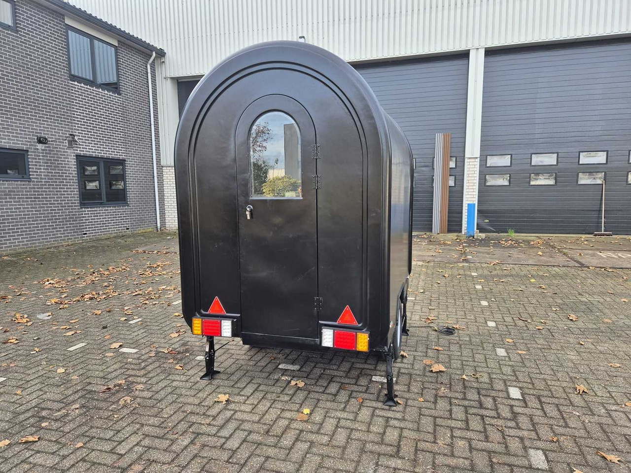 FOOD TRUCK BLACK - 2025 - Приколка: слика 5 FOOD TRUCK BLACK - 2025 - Приколка: слика 5