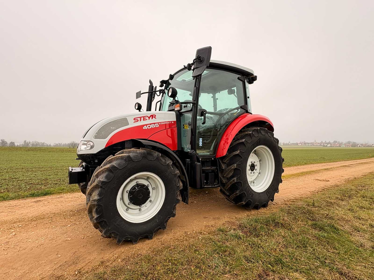 STEYR 4065 S - COMPACT ALL-WHEEL DRIVE TRACTOR (2022) - Трактор: слика 1 STEYR 4065 S - COMPACT ALL-WHEEL DRIVE TRACTOR (2022) - Трактор: слика 1