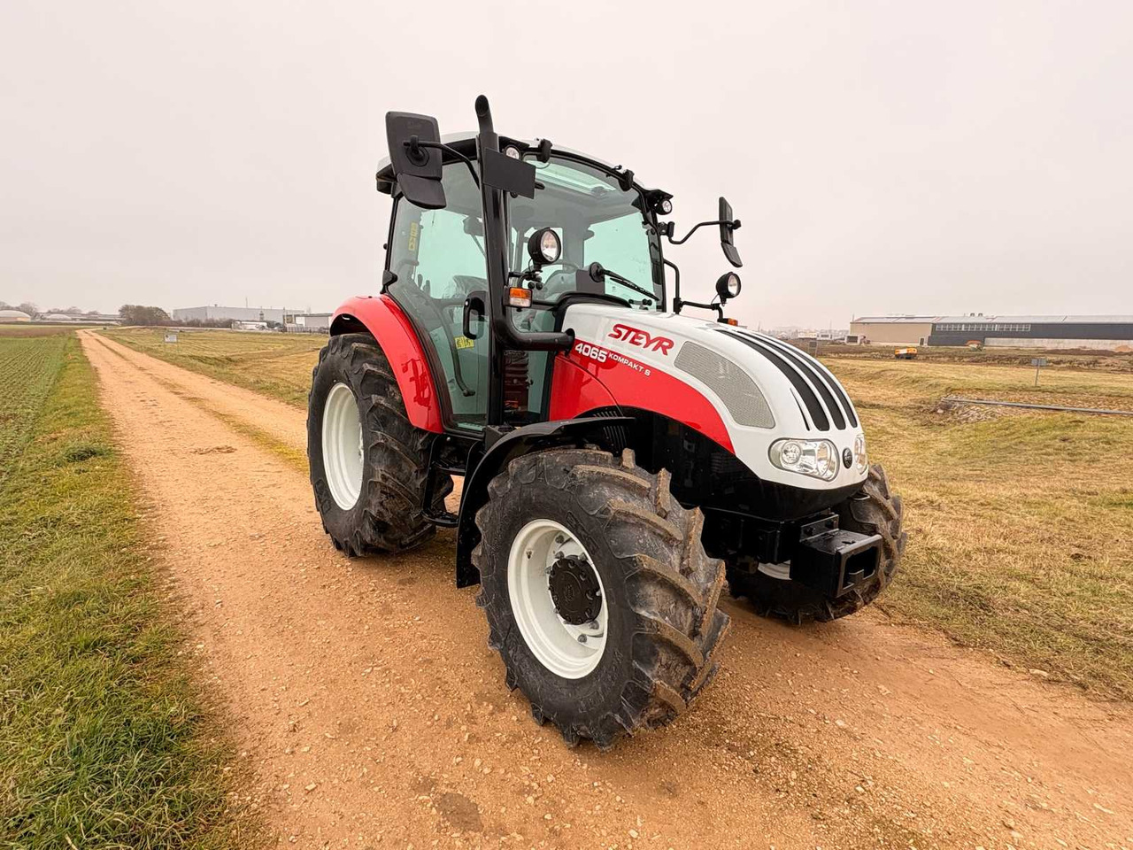 STEYR 4065 S - COMPACT ALL-WHEEL DRIVE TRACTOR (2022) - Трактор: слика 3 STEYR 4065 S - COMPACT ALL-WHEEL DRIVE TRACTOR (2022) - Трактор: слика 3