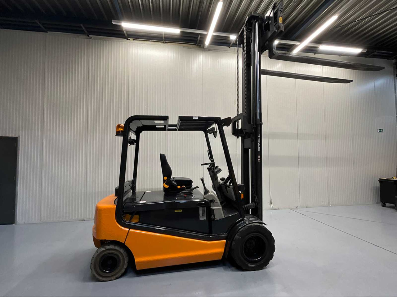 STILL R60-50 FORKLIFT 5000KG WITH FORK POSITIONER - BATTERY 2018 - FORKS 2400MM - Вилушкар: слика 4 STILL R60-50 FORKLIFT 5000KG WITH FORK POSITIONER - BATTERY 2018 - FORKS 2400MM - Вилушкар: слика 4