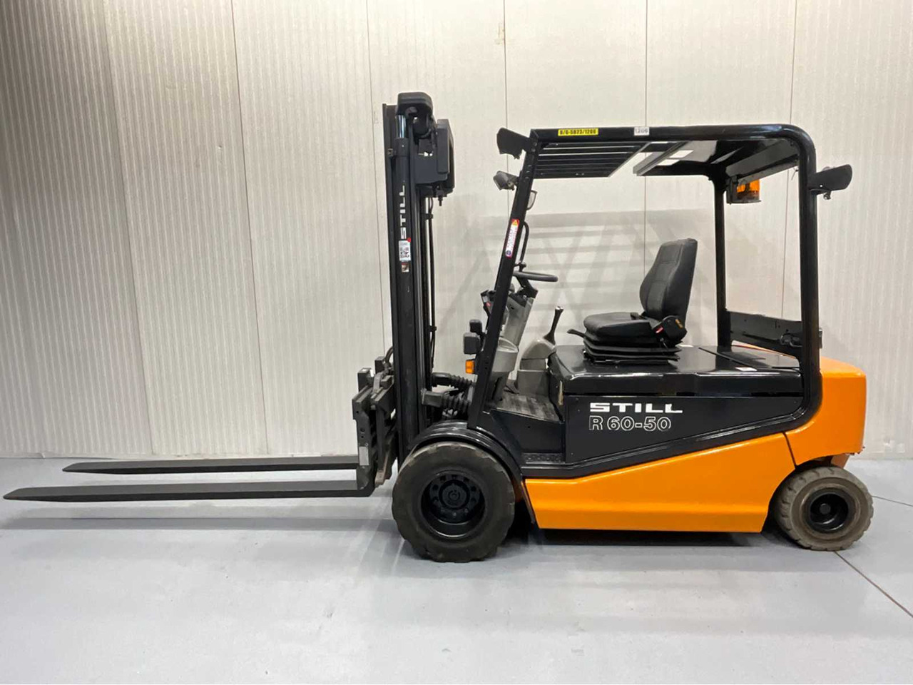 STILL R60-50 FORKLIFT 5000KG WITH FORK POSITIONER - BATTERY 2018 - FORKS 2400MM - Вилушкар: слика 2 STILL R60-50 FORKLIFT 5000KG WITH FORK POSITIONER - BATTERY 2018 - FORKS 2400MM - Вилушкар: слика 2