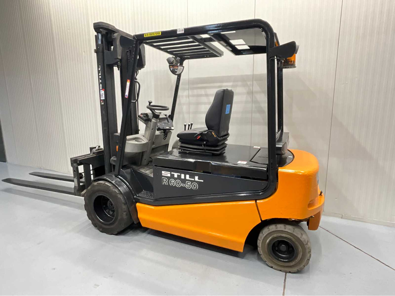 STILL R60-50 FORKLIFT 5000KG WITH FORK POSITIONER - BATTERY 2018 - FORKS 2400MM - Вилушкар: слика 3 STILL R60-50 FORKLIFT 5000KG WITH FORK POSITIONER - BATTERY 2018 - FORKS 2400MM - Вилушкар: слика 3