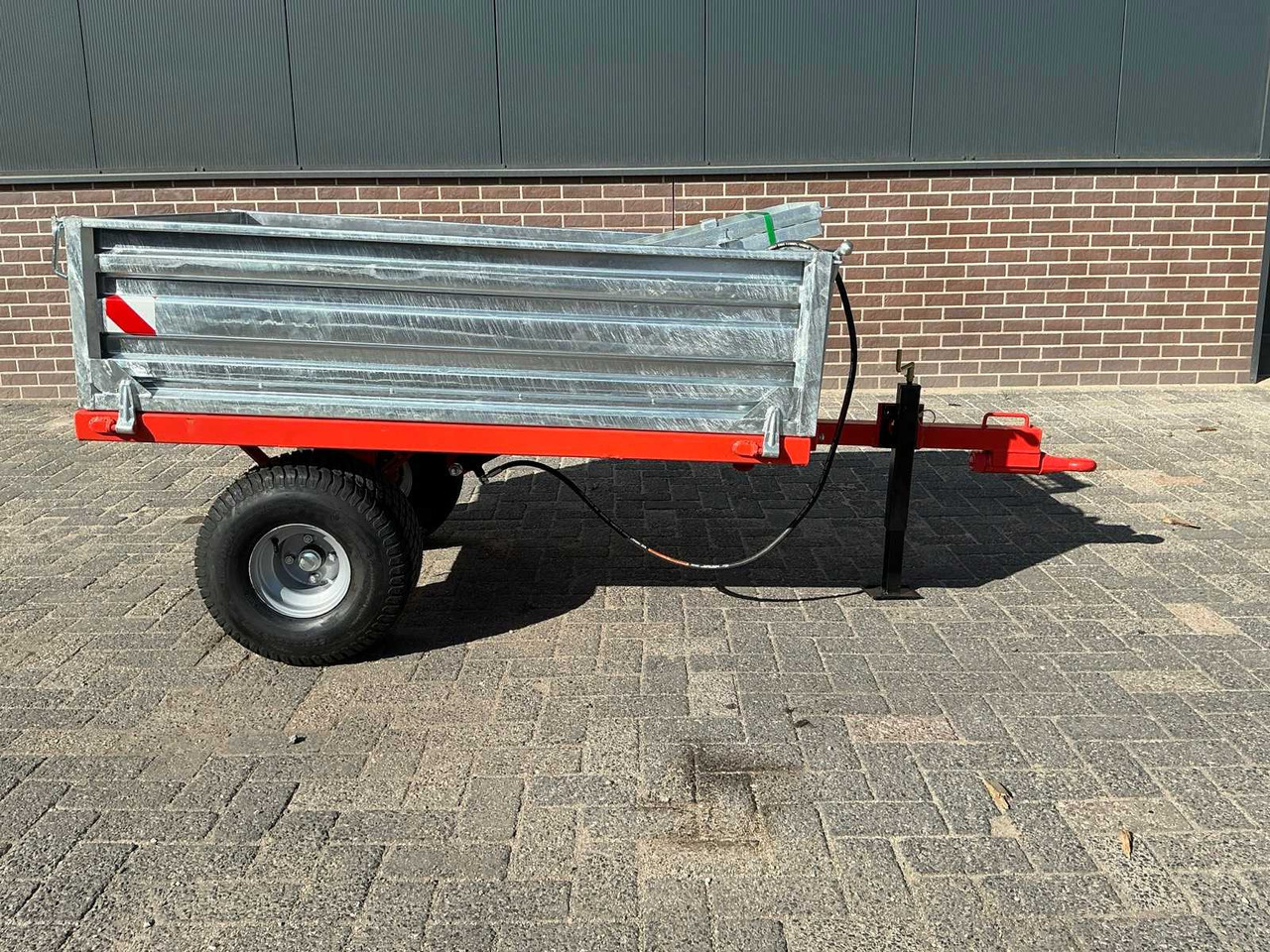 Single axle Dumper trailer - Земјоделска приколка за истурање/ Истурач: слика 5 Single axle Dumper trailer - Земјоделска приколка за истурање/ Истурач: слика 5