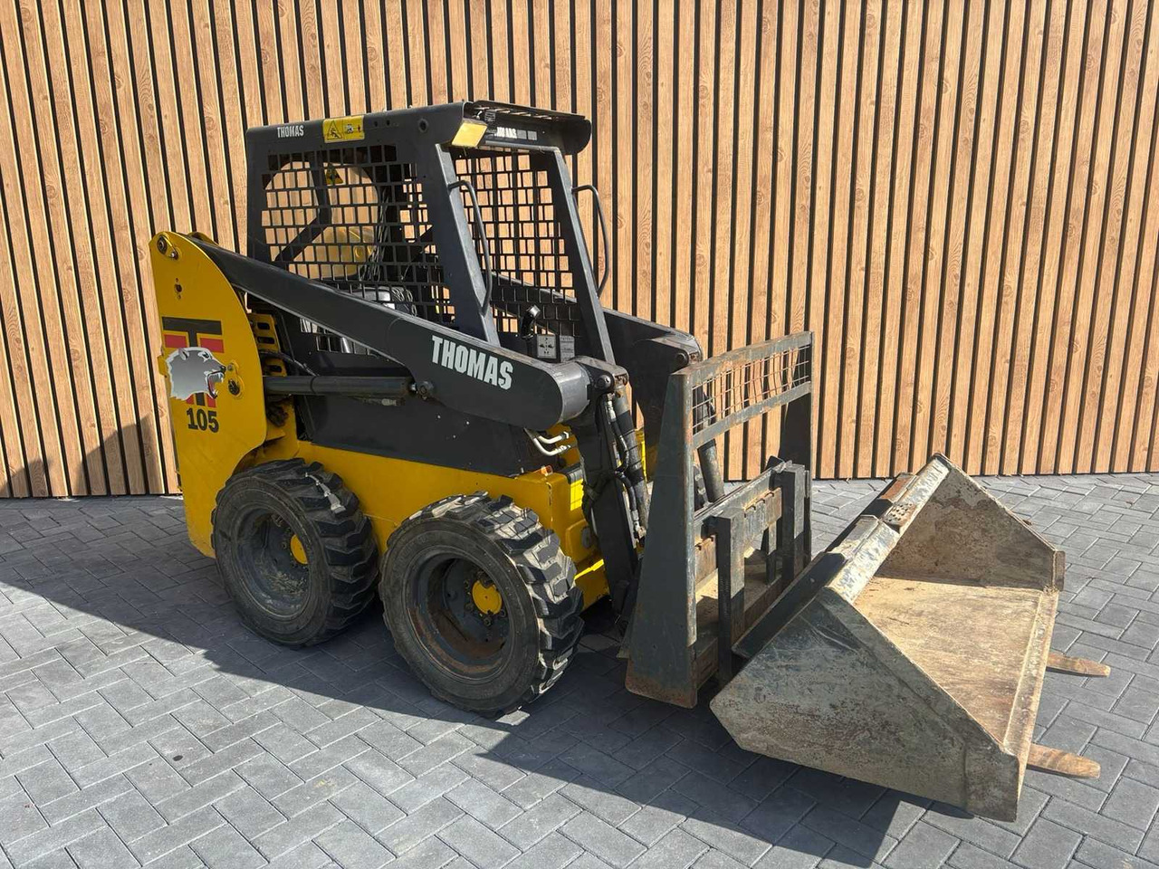THOMAS - T105 - SKID STEER LOADER - Компактен натоварувач со гасеници: слика 2 THOMAS - T105 - SKID STEER LOADER - Компактен натоварувач со гасеници: слика 2