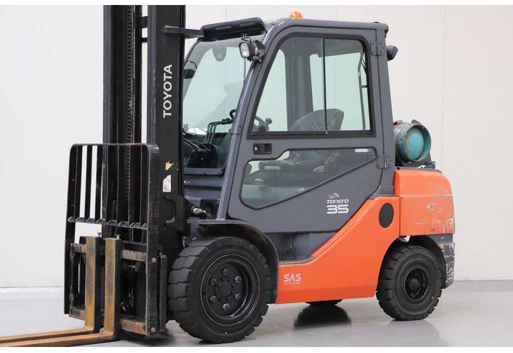 TOYOTA - 02-8FGJF35 - FORKLIFT, SIDESHIFT, 2015, 5M - Вилушкар: слика 1 TOYOTA - 02-8FGJF35 - FORKLIFT, SIDESHIFT, 2015, 5M - Вилушкар: слика 1