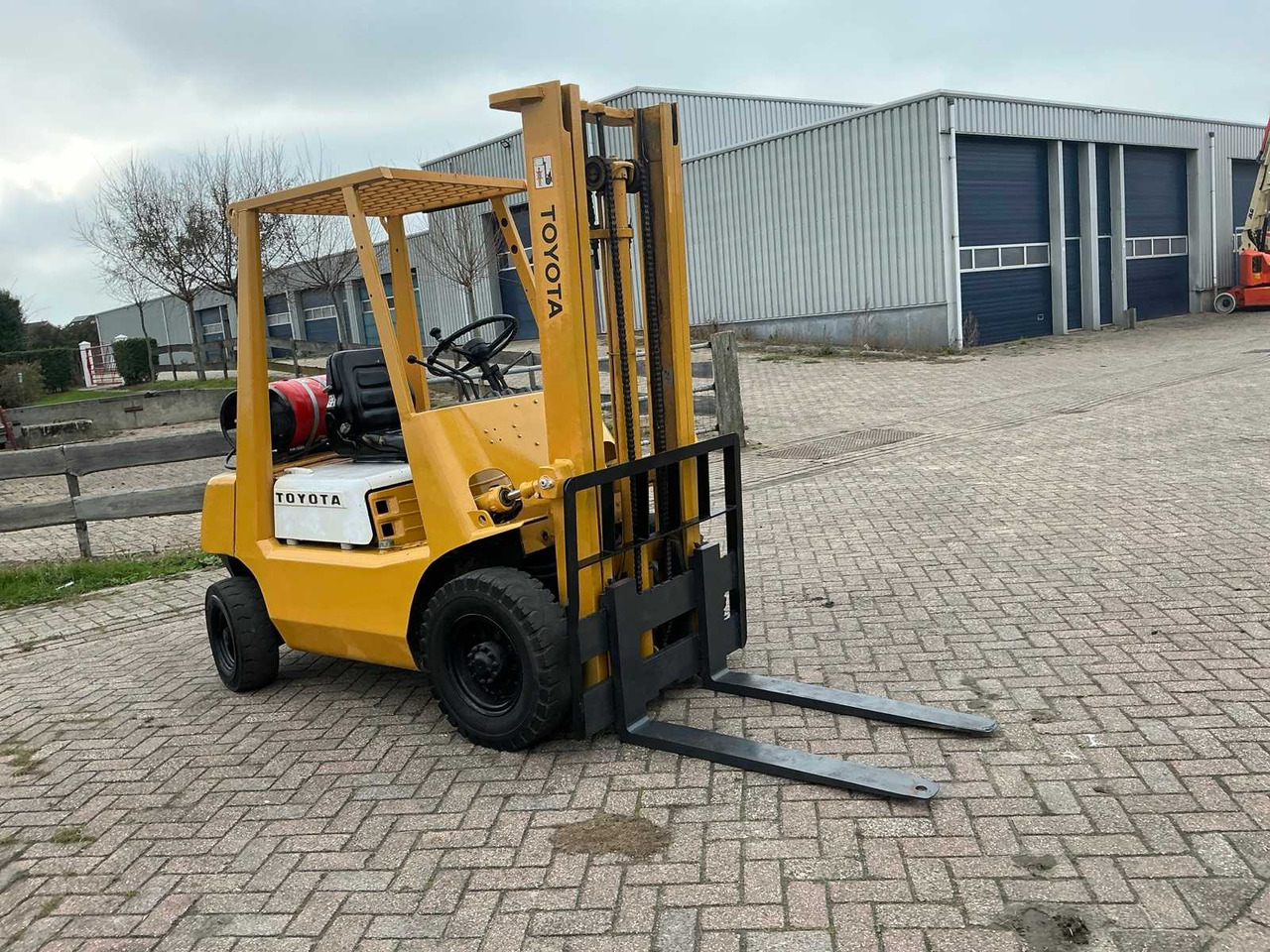 TOYOTA 2FG25 FORKLIFT - Вилушкар: слика 4 TOYOTA 2FG25 FORKLIFT - Вилушкар: слика 4