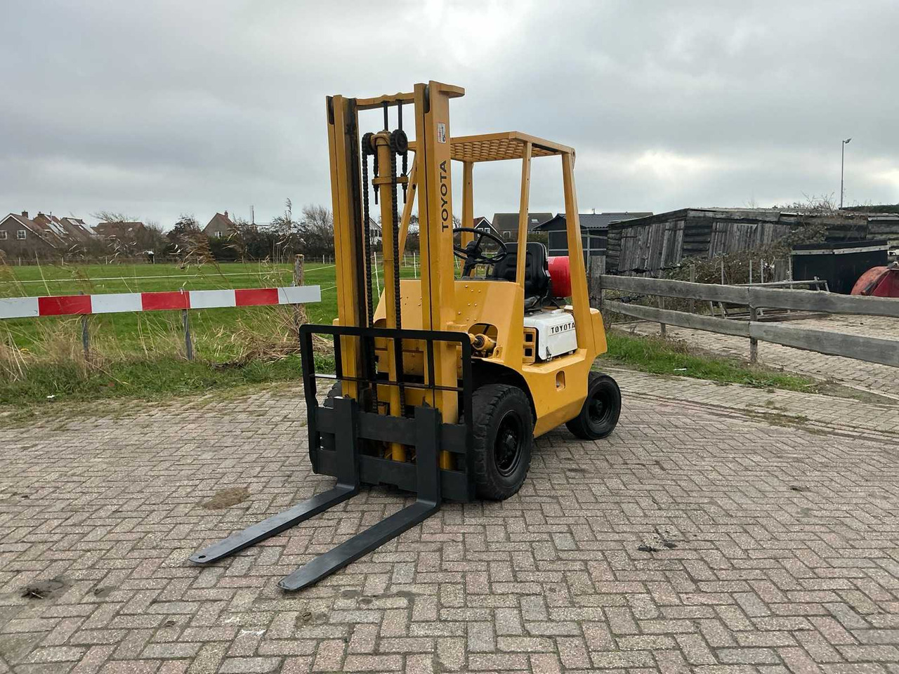 TOYOTA 2FG25 FORKLIFT - Вилушкар: слика 2 TOYOTA 2FG25 FORKLIFT - Вилушкар: слика 2
