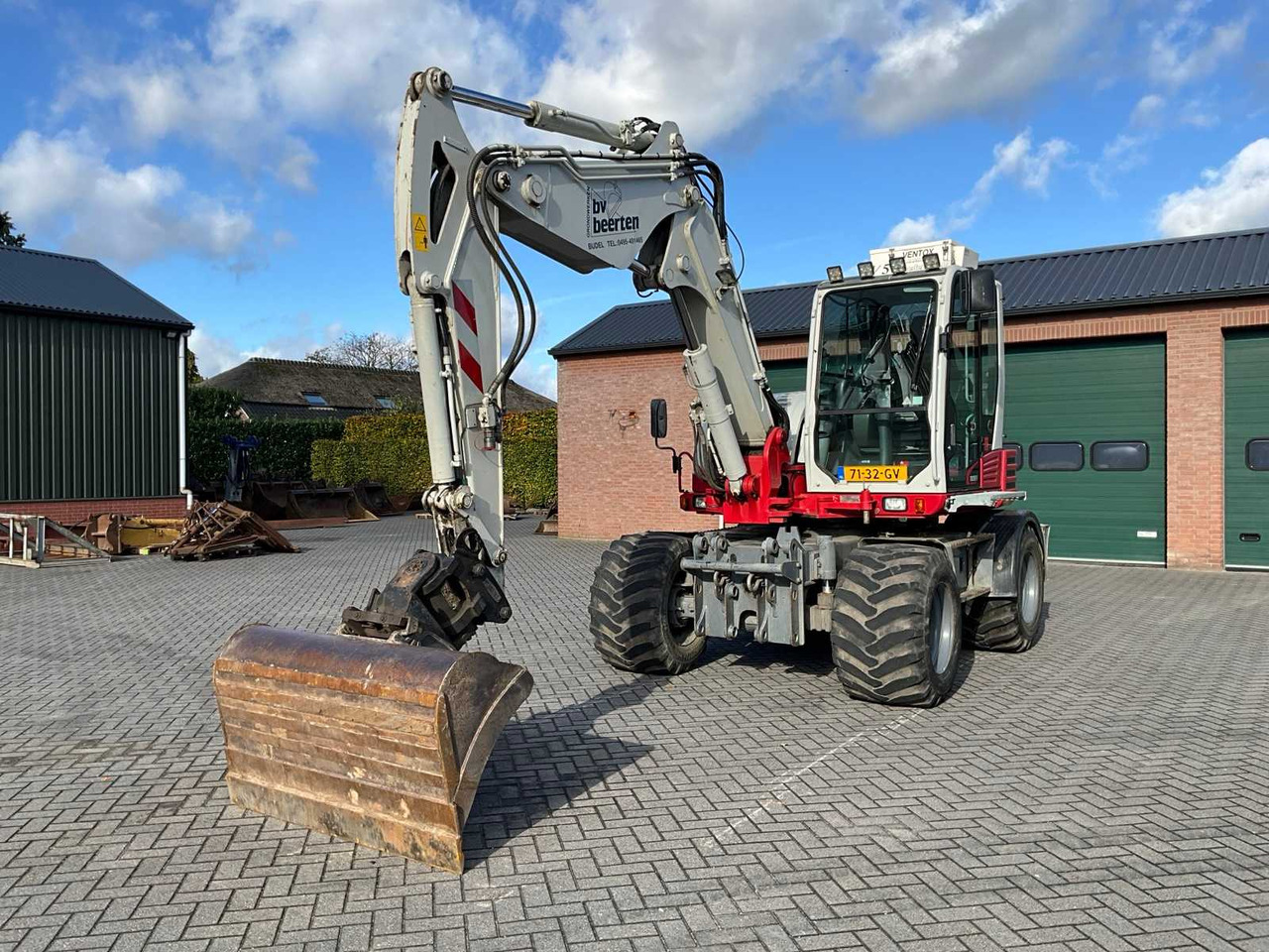 Takeuchi TB295W - Багер на тркала: слика 1 Takeuchi TB295W - Багер на тркала: слика 1