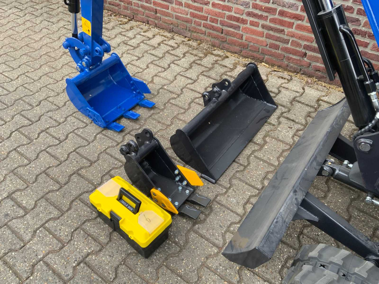 Багер гасеничар UF Equipment NM-E15: слика 12