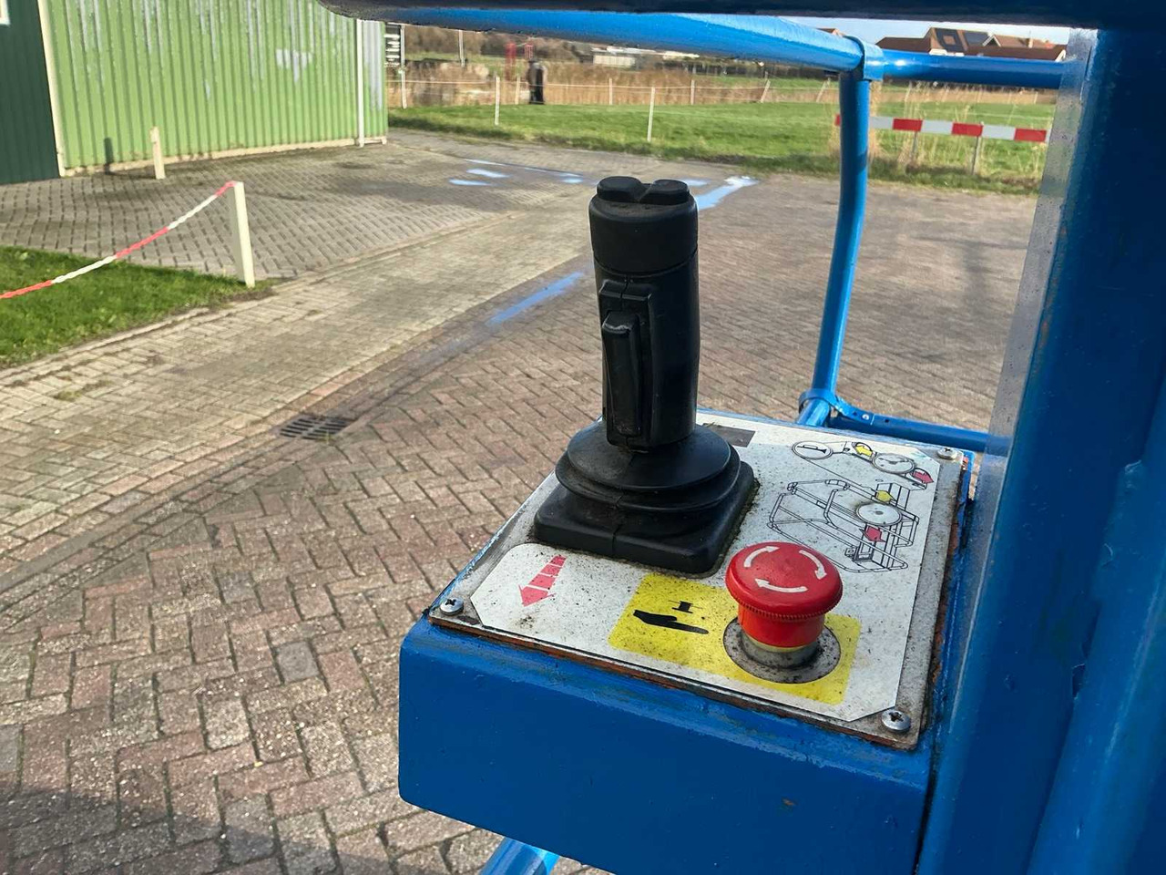 Дигачка платформа UPRIGHT TM12 AERIAL WORK PLATFORM: слика 11