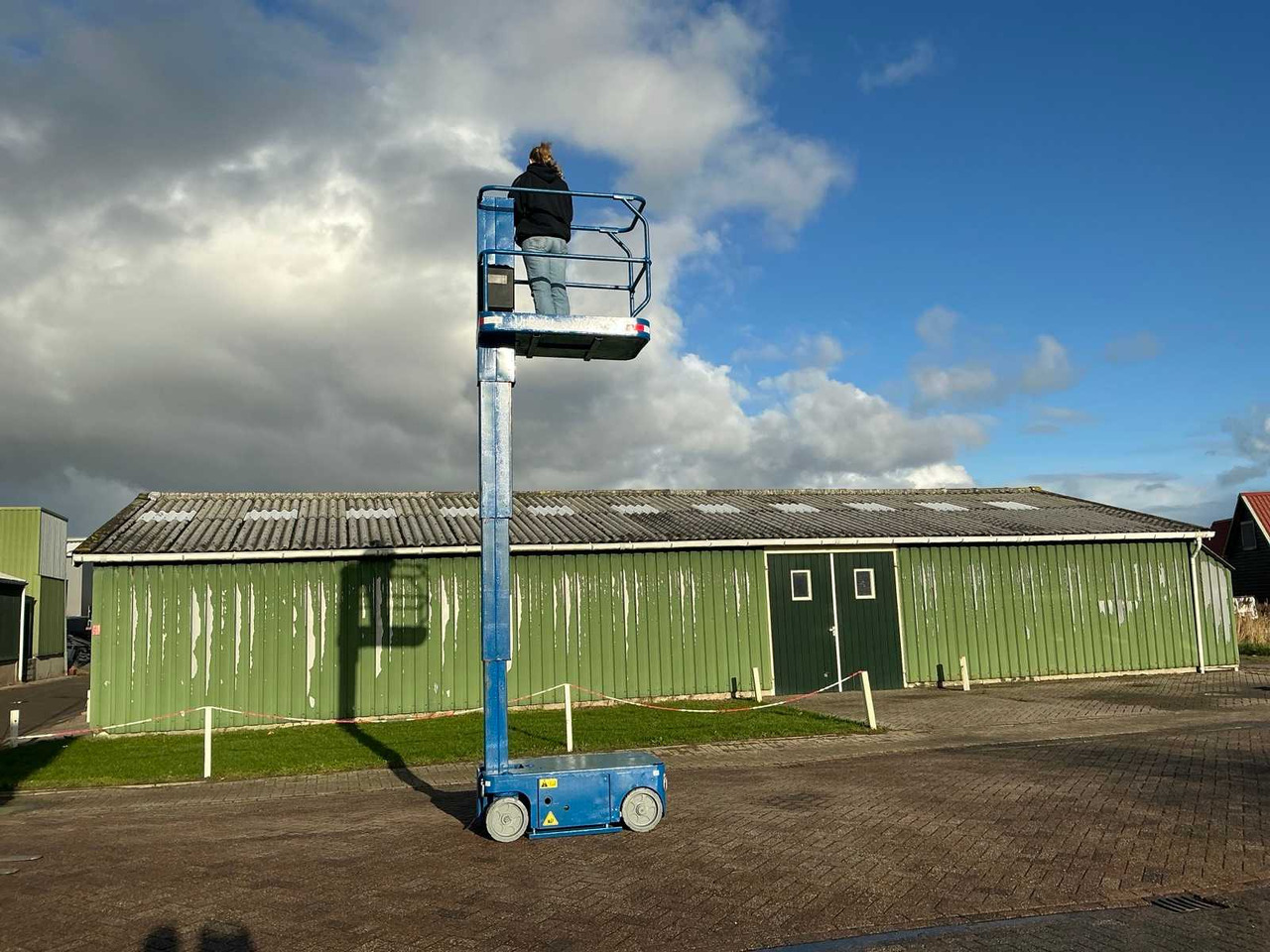 Дигачка платформа UPRIGHT TM12 AERIAL WORK PLATFORM: слика 10