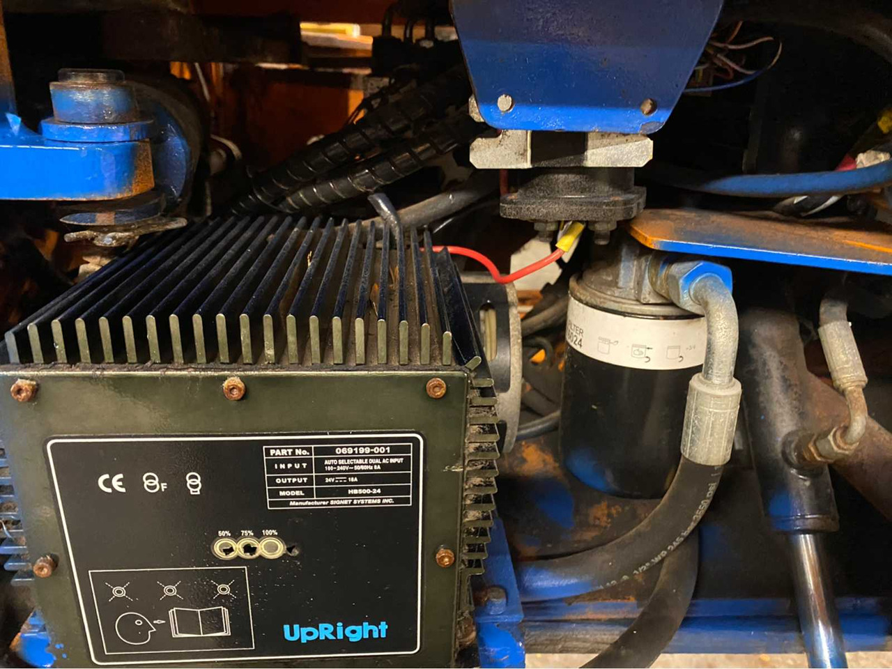 Дигачка платформа UPRIGHT TM12 AERIAL WORK PLATFORM: слика 12