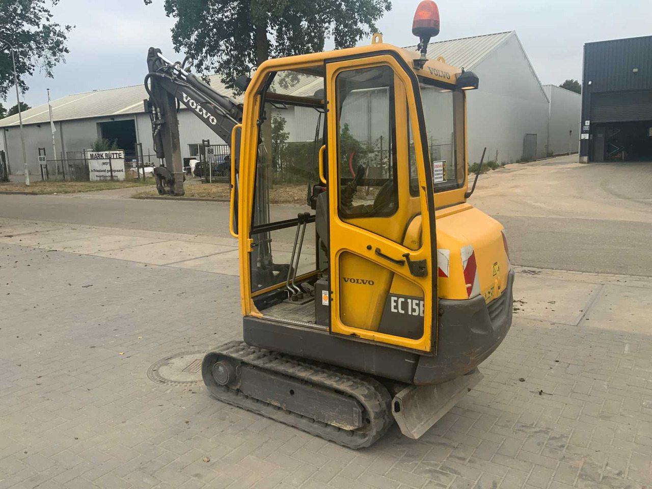 Volvo EC15B XR - Мини багер: слика 4 Volvo EC15B XR - Мини багер: слика 4
