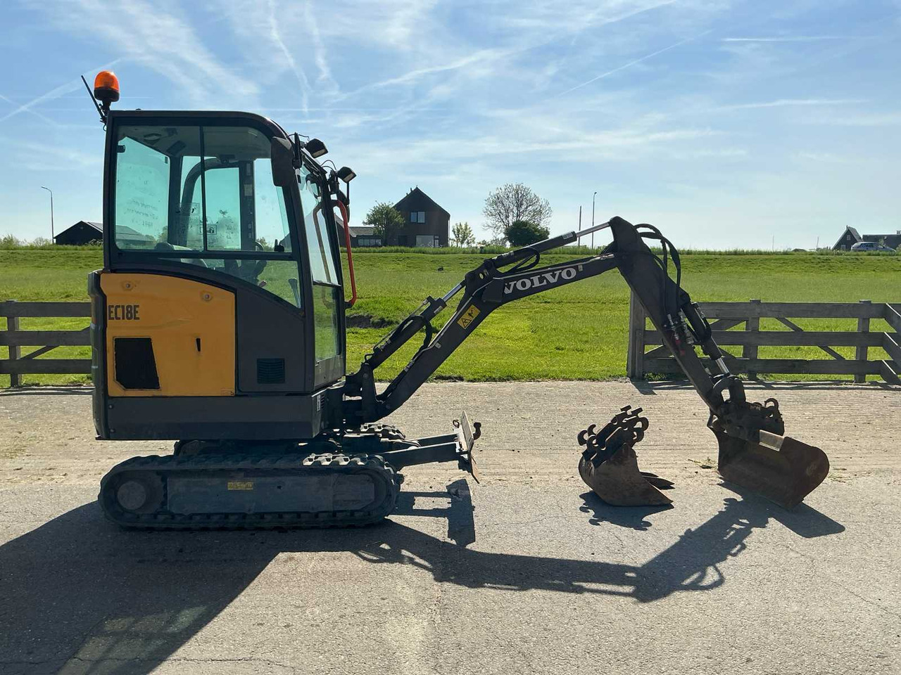 Volvo EC18E - Мини багер: слика 4 Volvo EC18E - Мини багер: слика 4