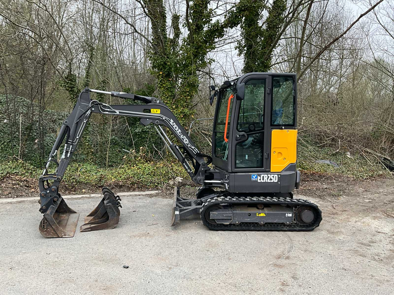 Volvo ECR25D - Мини багер: слика 2 Volvo ECR25D - Мини багер: слика 2
