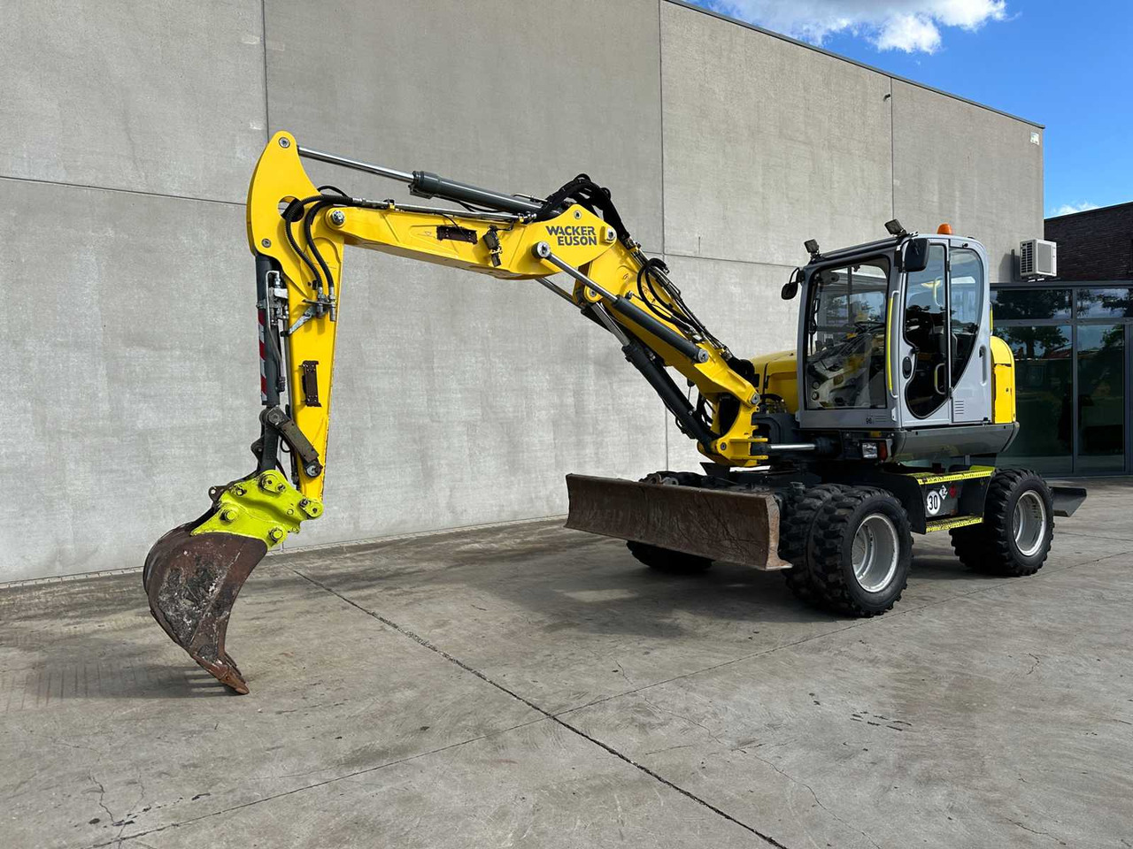 WACKER NEUSON - 2019 - EW100 - WHEELED EXCAVATOR - Багер на тркала: слика 1 WACKER NEUSON - 2019 - EW100 - WHEELED EXCAVATOR - Багер на тркала: слика 1