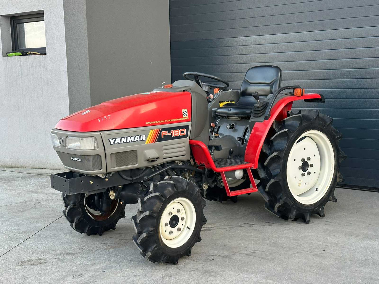 YANMAR - F-180 - 4-WHEEL DRIVE TRACTOR - Трактор: слика 1 YANMAR - F-180 - 4-WHEEL DRIVE TRACTOR - Трактор: слика 1