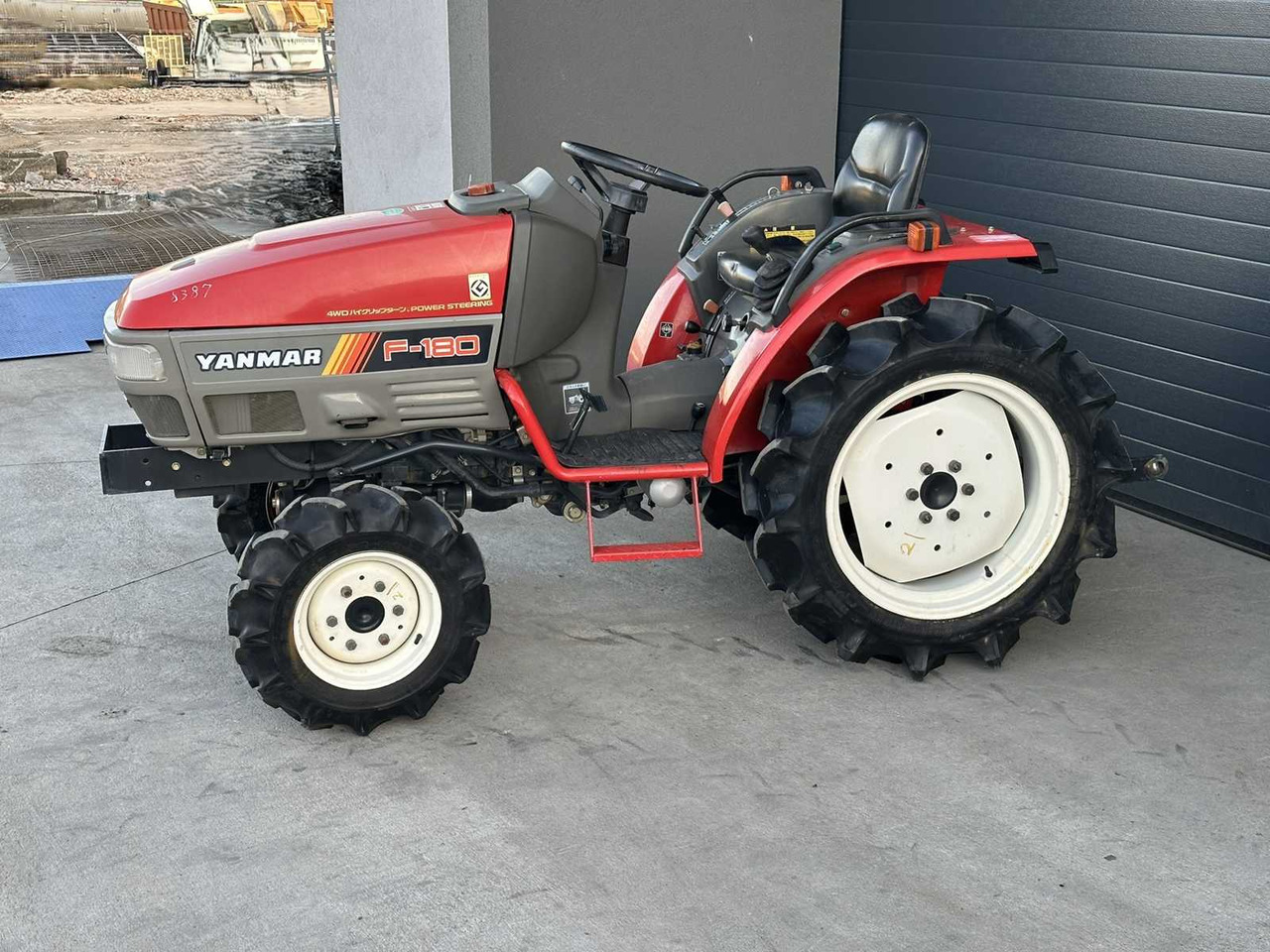 YANMAR - F-180 - 4-WHEEL DRIVE TRACTOR - Трактор: слика 2 YANMAR - F-180 - 4-WHEEL DRIVE TRACTOR - Трактор: слика 2