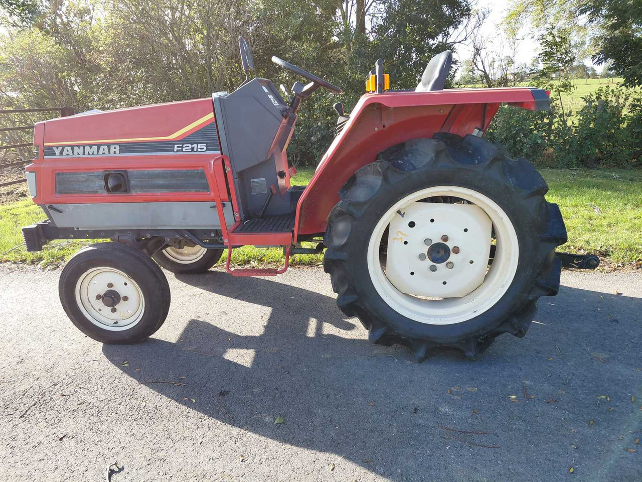 Yanmar F125 - Мини трактор: слика 1 Yanmar F125 - Мини трактор: слика 1