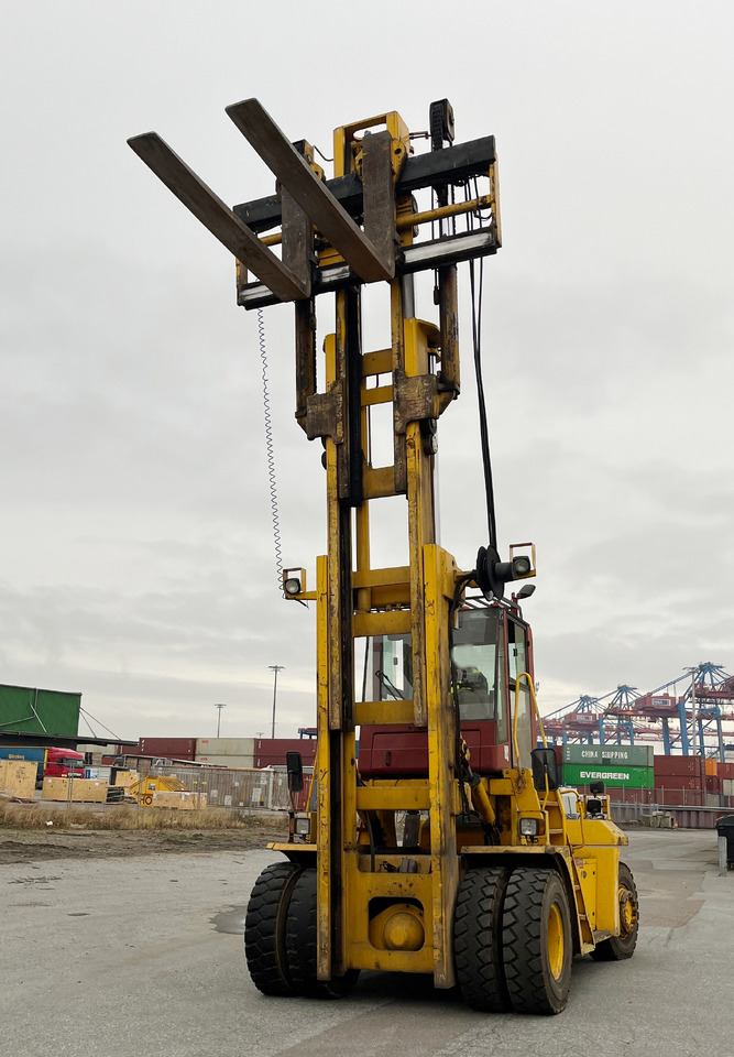 CVS Ferrari F16 - Ракувач со контејнери: слика 1 CVS Ferrari F16 - Ракувач со контејнери: слика 1