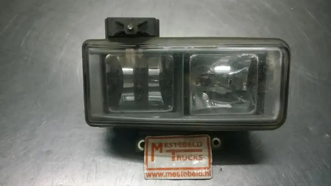 Iveco Mistlamp rechts - Електричен систем за Камион: слика 1 Iveco Mistlamp rechts - Електричен систем за Камион: слика 1