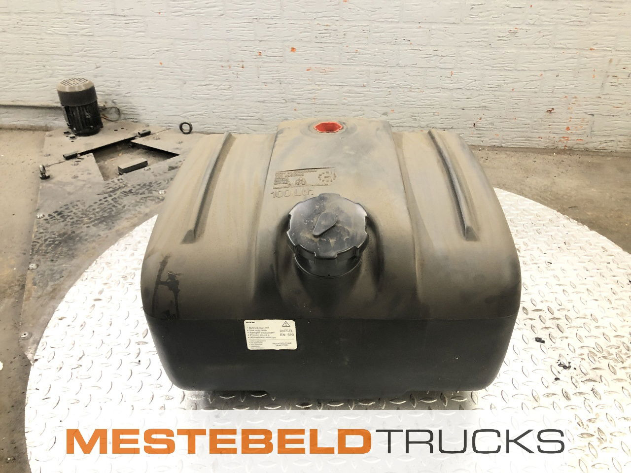 MAN Brandstoftank kunststof 100 liter - Систем за гориво за Камион: слика 1 MAN Brandstoftank kunststof 100 liter - Систем за гориво за Камион: слика 1