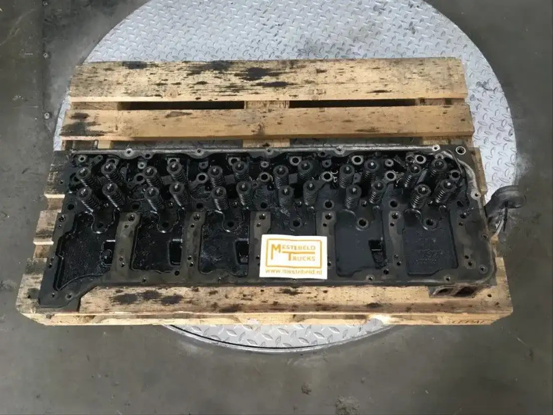 Renault C ilinderkop - Мотор и делови за Камион: слика 1 Renault C ilinderkop - Мотор и делови за Камион: слика 1