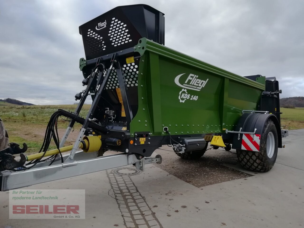 Fliegl KDS 120 JUNIOR XL 12m³ - Распрскувач на арско ѓубриво: слика 1 Fliegl KDS 120 JUNIOR XL 12m³ - Распрскувач на арско ѓубриво: слика 1